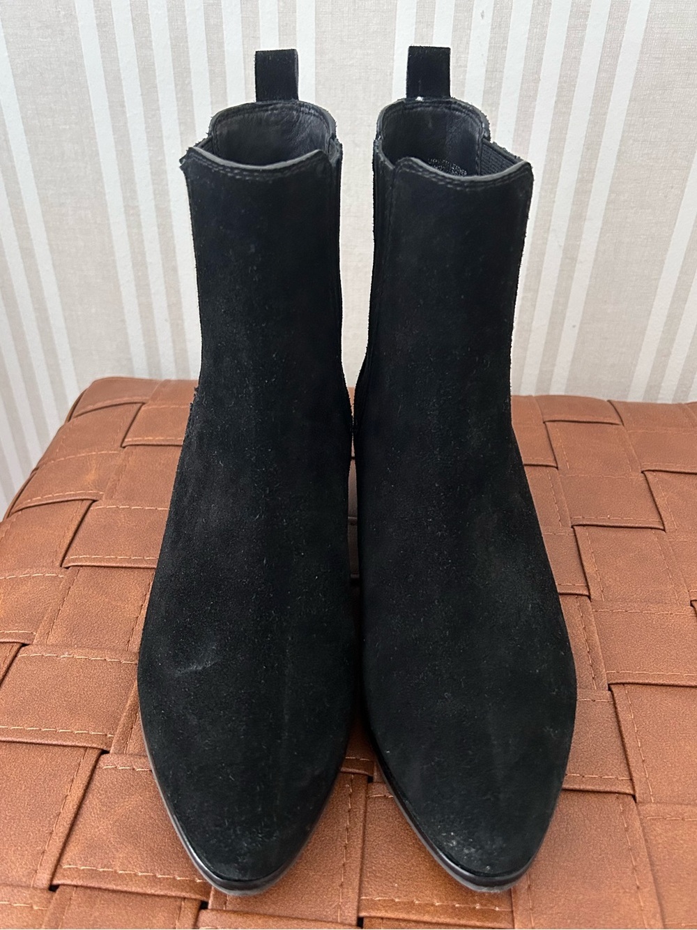 Banana Republic Chelsea Pull On Ankle Boots Black Suede Women's Size 7 - Picture 5 of 10